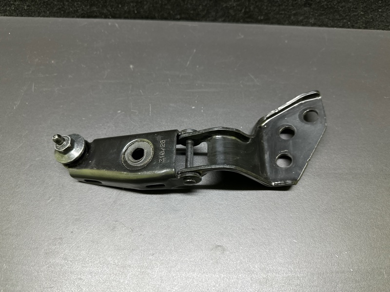 Петля крышки багажника левая X-TRAIL/ROGUE T33 20-