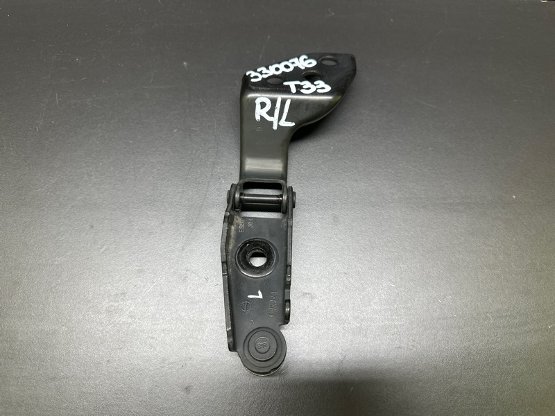 Петля крышки багажника левая NISSAN X-TRAIL/ROGUE T33 20-