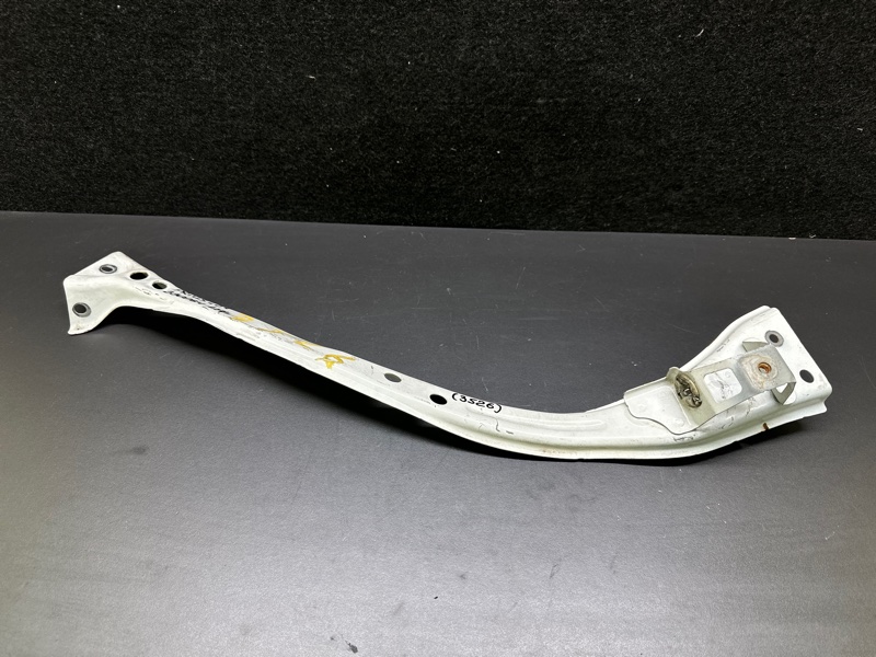 Кронштейн крепления передней панели левый TOYOTA PRIUS C/AQUA 11-14 2013 NHP10L 1NZ-FXE 1.5L 53203-52220 Б/У