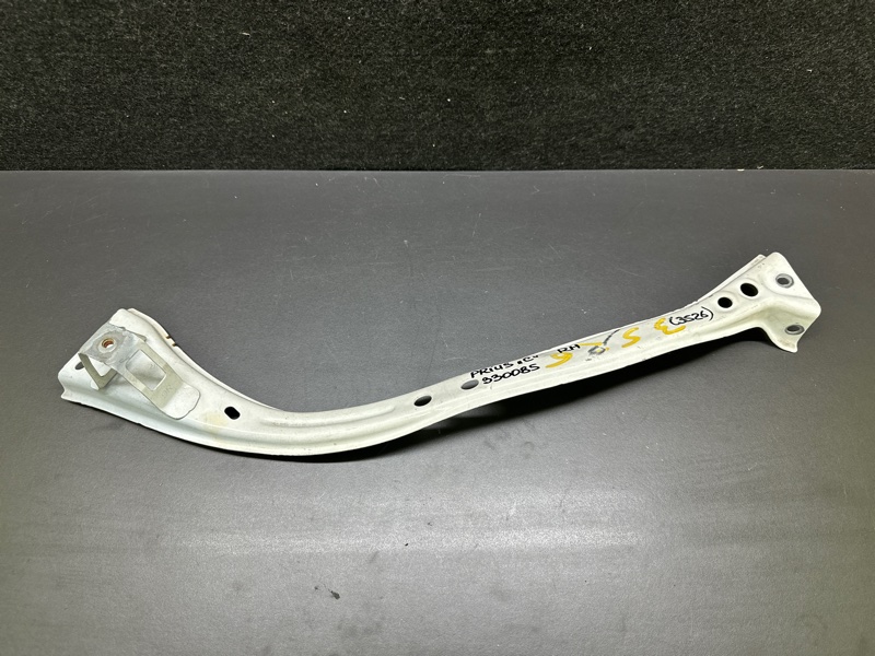 Кронштейн крепления передней панели правый PRIUS C/AQUA 11-14 2013 NHP10L 1NZ-FXE 1.5L