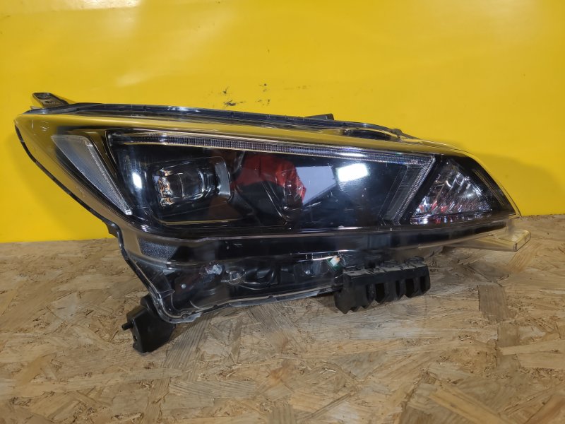 Фара правая NISSAN LEAF 18- 260105SH5A Б/У