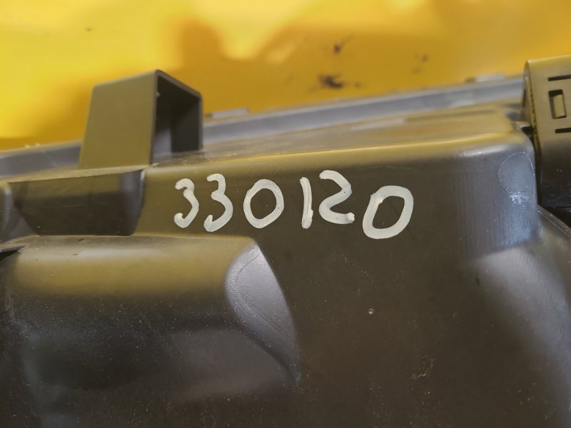 Фара правая LEAF 18-