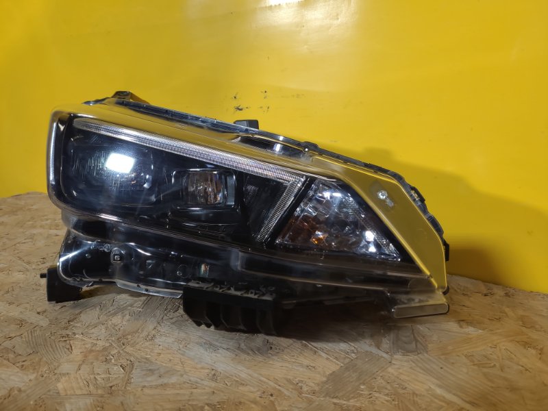 Фара правая NISSAN LEAF 18-