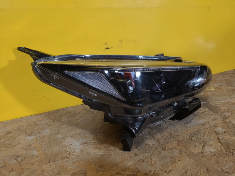 Фара правая LEAF 18-