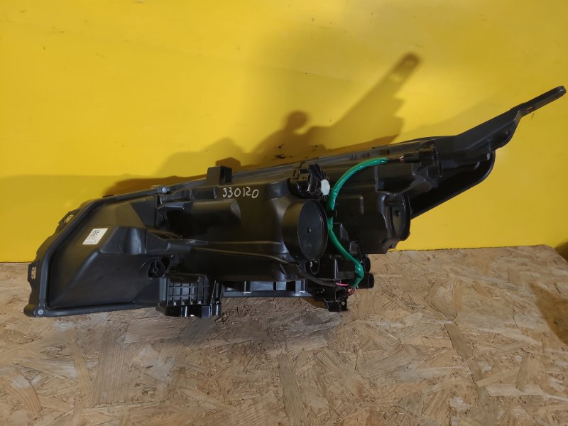 Фара правая LEAF 18-