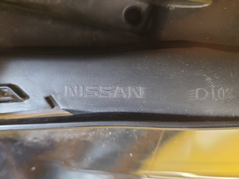 Фара правая LEAF 18-