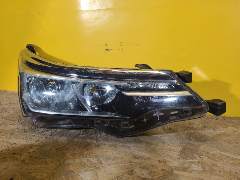 Фара правая TOYOTA COROLLA 12-19 E180 Фара правая TOYOTA COROLLA 12-19 E180