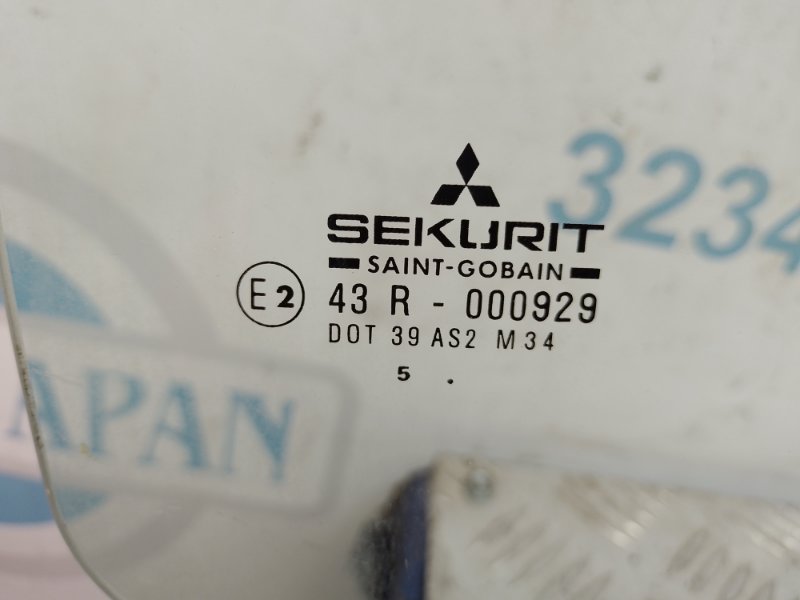 Стекло двери заднее правое CARISMA 95-04 Стекло двери заднее правое CARISMA 95-04