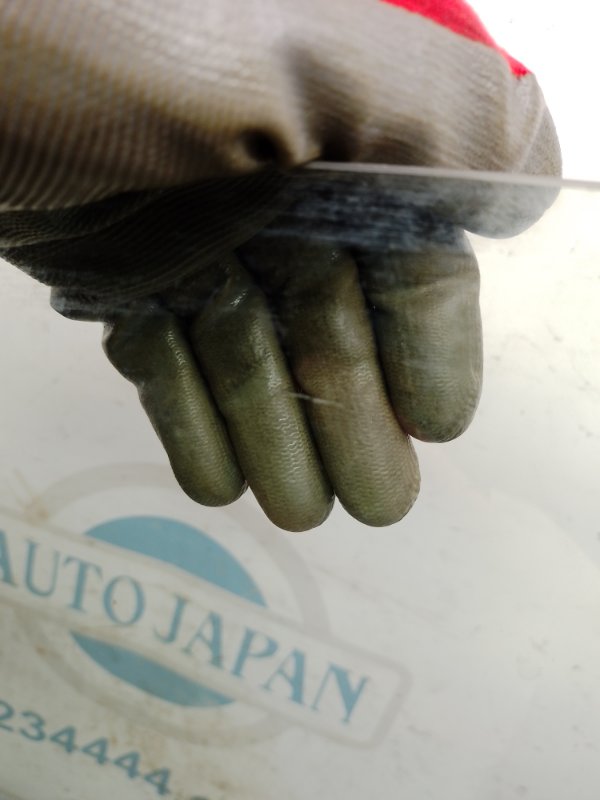 Стекло двери заднее правое CARISMA 95-04 Стекло двери заднее правое CARISMA 95-04