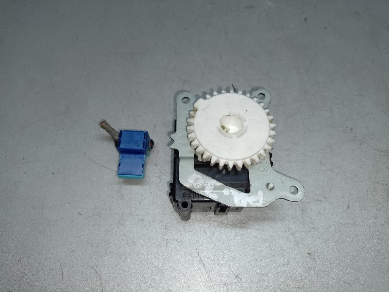 Запчасть моторчик заслонки печки TOYOTA PRIUS - 30 09-17 2013 1.8 2ZRFXE 87106-12170 Б/У Моторчик заслонки печки TOYOTA PRIUS - 30 09-17 2013 1.8 2ZRFXE 87106-12170 Б/У
