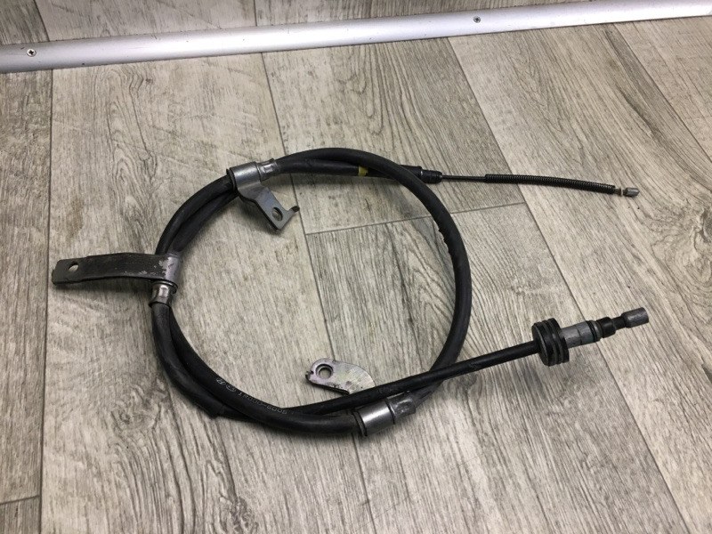 Запчасть трос стояночного тормоза левый HYUNDAI ACCENT RB 10- 2016 RB 1.6 G4FD 59760-1R000 Б/У Трос стояночного тормоза левый HYUNDAI ACCENT RB 10- 2016 RB 1.6 G4FD 59760-1R000 Б/У