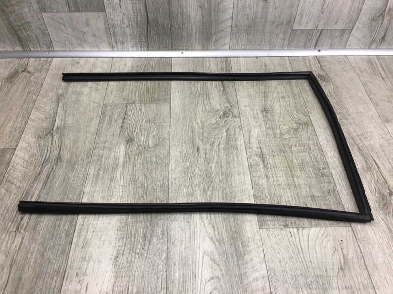 Запчасть уплотнитель стекла двери задний левый SUZUKI GRAND VITARA 05-15 2005 Внедорожник 2.0 J20A 83675-65J00 Б/У Уплотнитель стекла двери задний левый SUZUKI GRAND VITARA 05-15 2005 Внедорожник 2.0 J20A 83675-65J00 Б/У