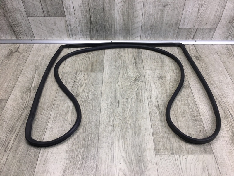 Уплотнитель двери задний левый SUZUKI GRAND VITARA 05-15 2005 Внедорожник 2.0 J20A 84671-65J00 Б/У