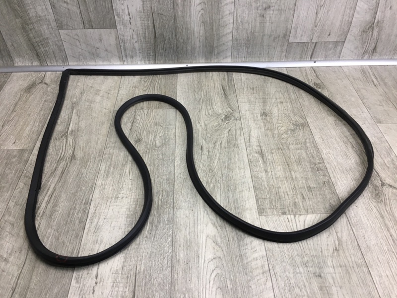 Уплотнитель двери передний левый SUZUKI GRAND VITARA 05-15 2005 Внедорожник 2.0 J20A 84651-65J00 Б/У