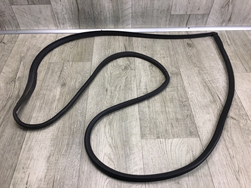 Уплотнитель двери передний правый SUZUKI GRAND VITARA 05-15 2005 Внедорожник 2.0 J20A 84641-65J00 Б/У