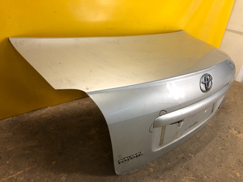 Крышка багажника AVENSIS 03-08