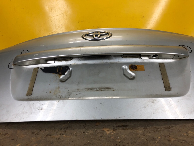 Крышка багажника AVENSIS 03-08