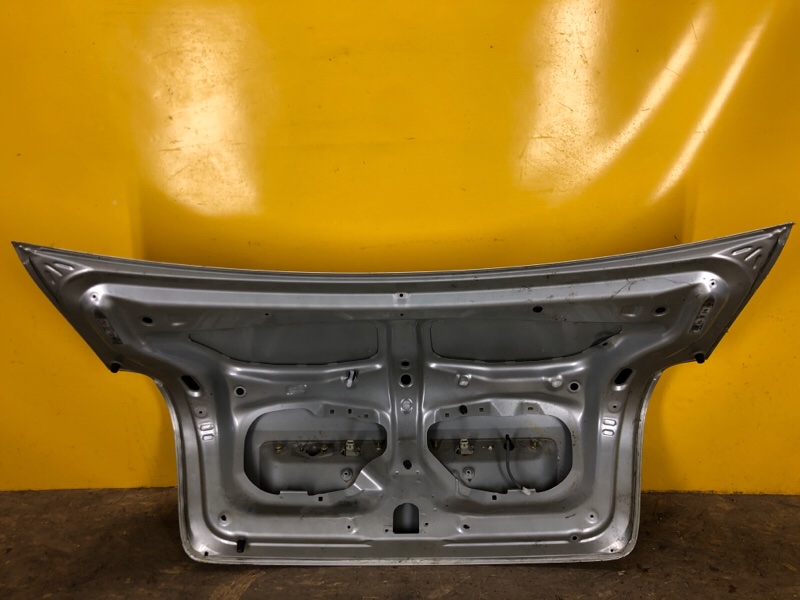 Крышка багажника AVENSIS 03-08