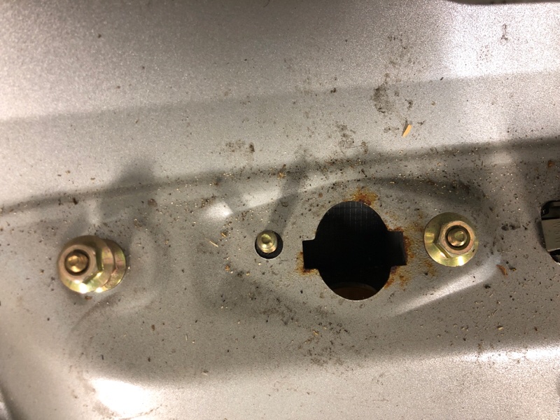 Крышка багажника AVENSIS 03-08