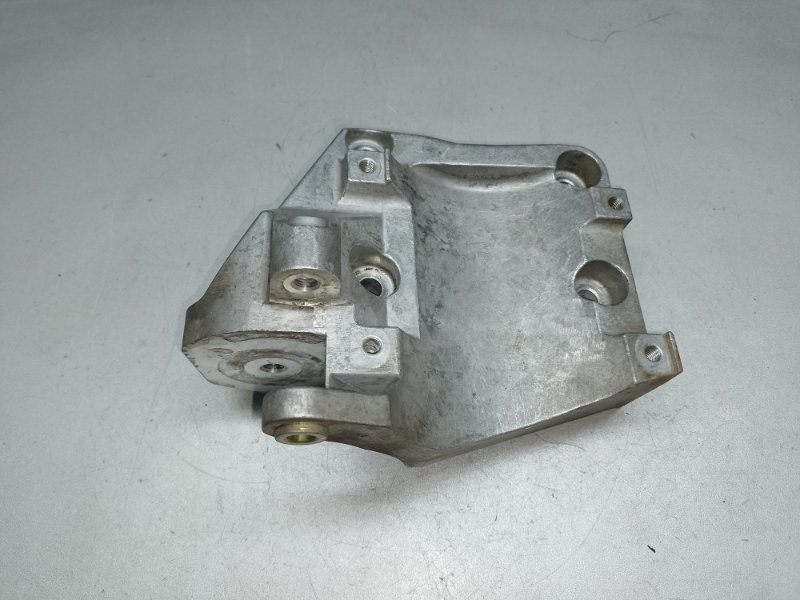 Кронштейн компрессора кондиционера HONDA ACCORD COUPE 03-07 2003 J30A4 38930-RCA-A01 Б/У