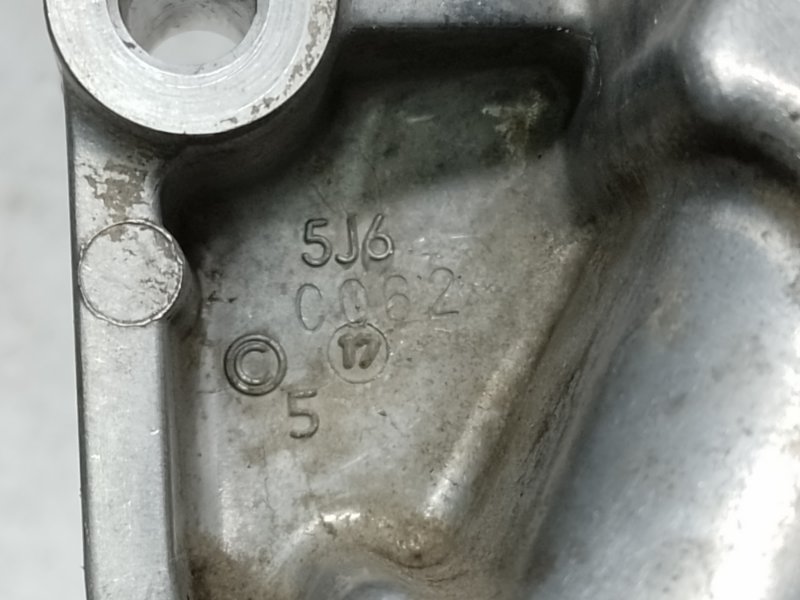 Кронштейн масляного фильтра PILOT 15- 2017 3.5L Кронштейн масляного фильтра PILOT 15- 2017 3.5L