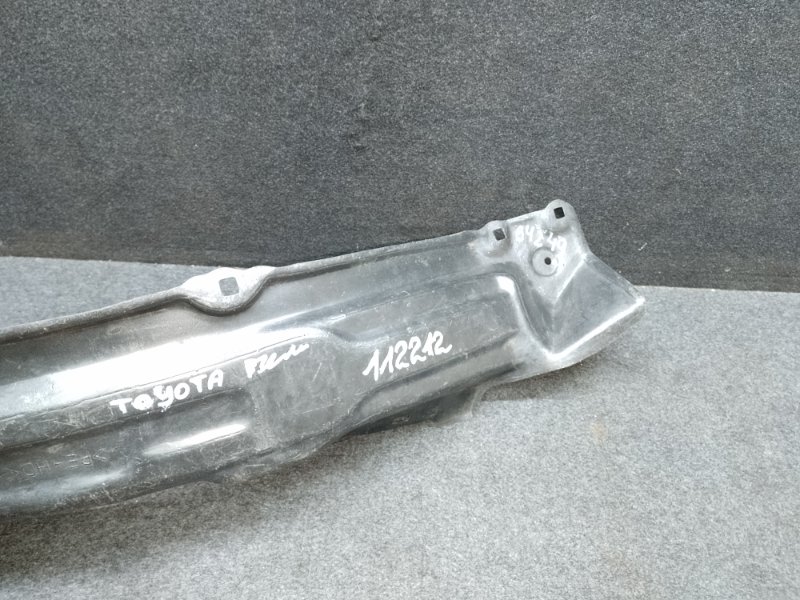 Подкрылок передний правый FORTUNER 05 - 15