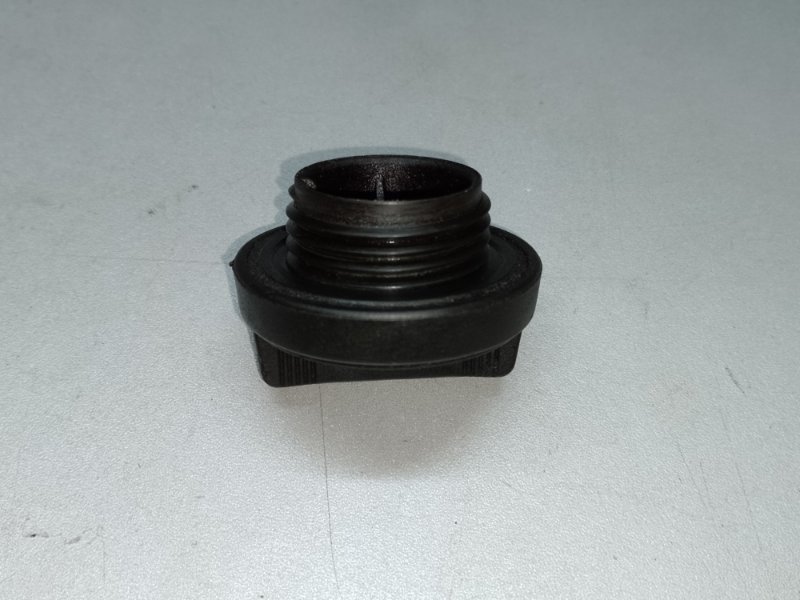 Крышка маслозаливной горловины TOYOTA MATRIX 02-08 ZZE132 1.8L 1ZZ-FE