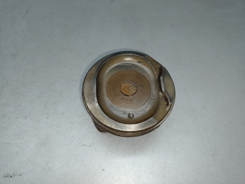 Поршень TOYOTA MATRIX 02-08 2002 ZZE132 1.8L 1ZZ-FE 13101-0D090 Б/У