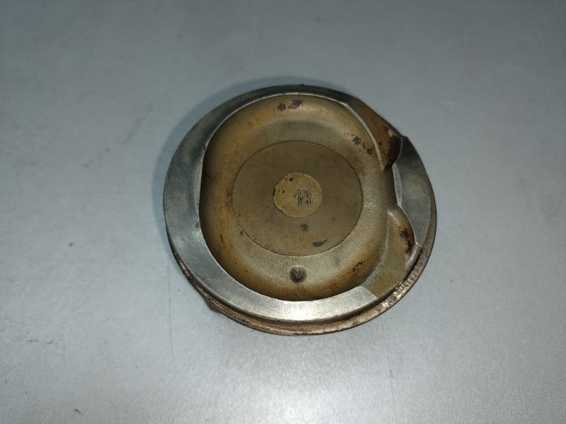 Поршень TOYOTA MATRIX 02-08 2002 ZZE132 1.8L 1ZZ-FE 13101-0D090 Б/У