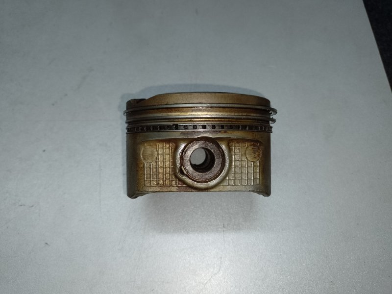 Поршень TOYOTA MATRIX 02-08 ZZE132 1.8L 1ZZ-FE