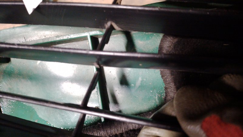 Решетка переднего бампера COROLLA 150 06-13