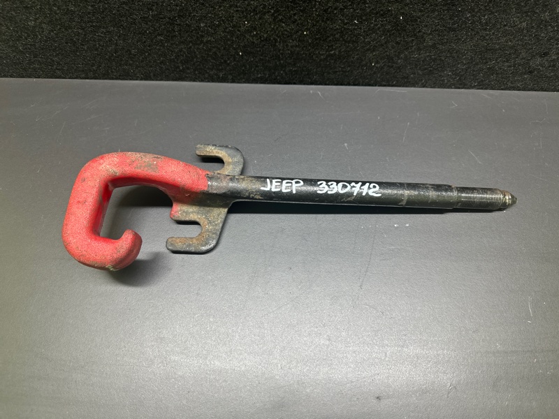 Крюк буксировочный передний левый JEEP CHEROKEE 14- 68285705AA Б/У