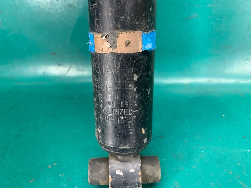 Амортизатор задний правый COROLLA E16 13- Амортизатор задний правый COROLLA E16 13-