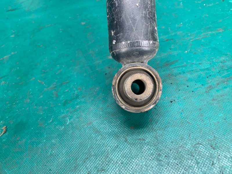 Амортизатор задний правый COROLLA E16 13- Амортизатор задний правый COROLLA E16 13-