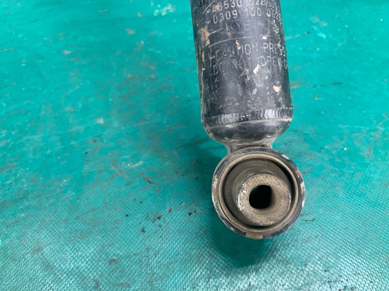 Амортизатор задний правый COROLLA E16 13- Амортизатор задний правый COROLLA E16 13-