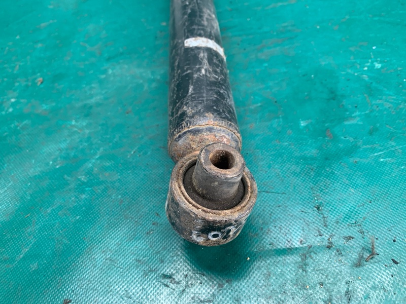 Амортизатор задний правый AURIS 06-12 Амортизатор задний правый AURIS 06-12