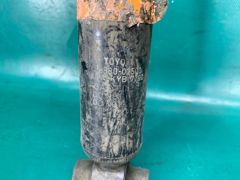 Амортизатор задний правый AURIS 06-12