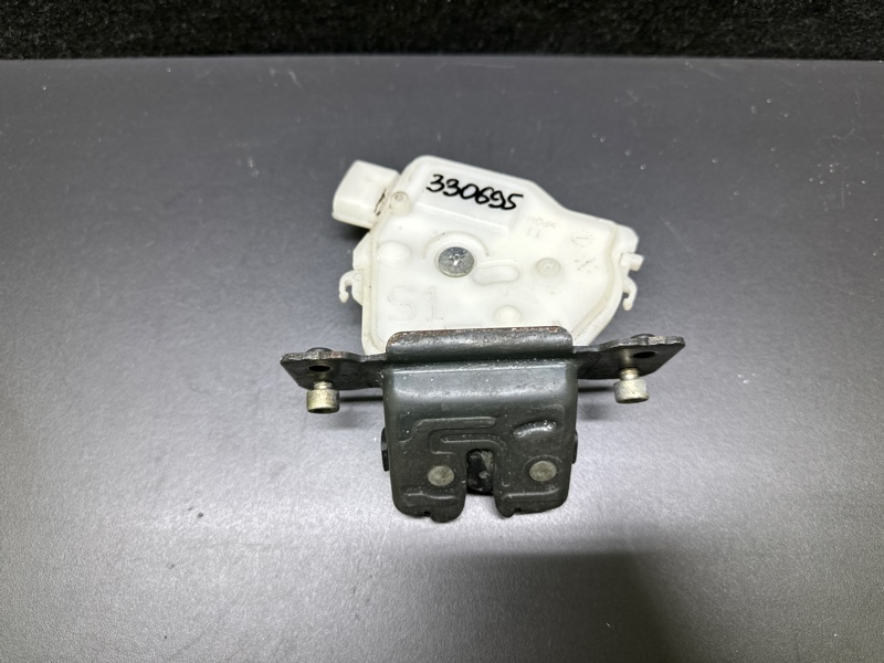 Замок крышки багажника YARIS 11-20