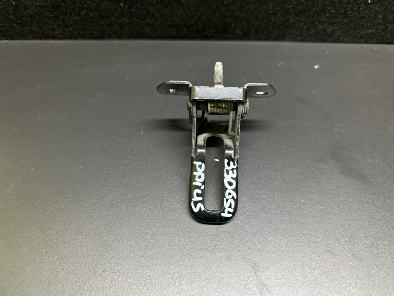 Петля замка капота TOYOTA PRIUS - 30 09-17