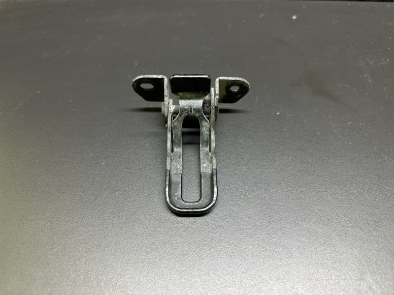 Петля замка капота TOYOTA PRIUS - 30 09-17 53550-47011 Б/У