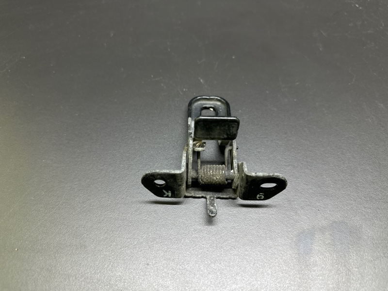 Петля замка капота PRIUS - 30 09-17