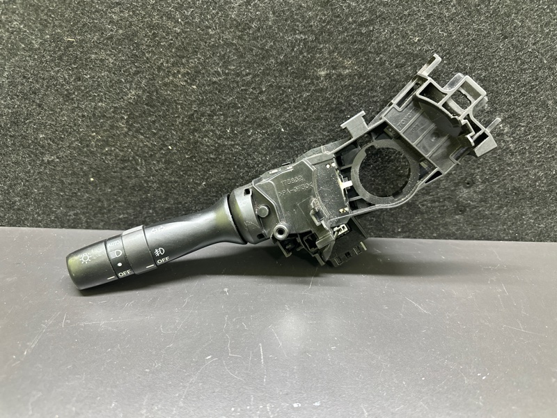 Запчасть подрулевой переключатель левый LEXUS LS460 06-12 84140-50120 Б/У Подрулевой переключатель левый LEXUS LS460 06-12 84140-50120 Б/У