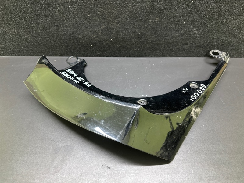 Накладка крышки багажника правая RAV4 05-12