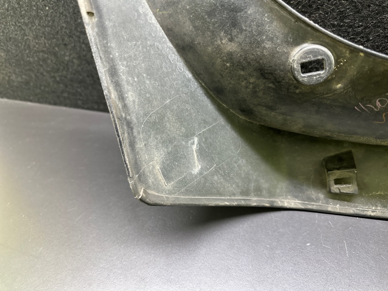 Накладка крышки багажника правая RAV4 05-12