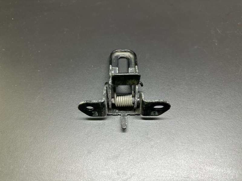 Петля замка капота PRIUS - 30 09-17