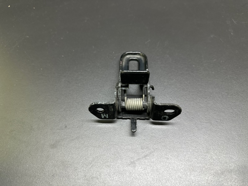 Петля замка капота PRIUS - 30 09-17