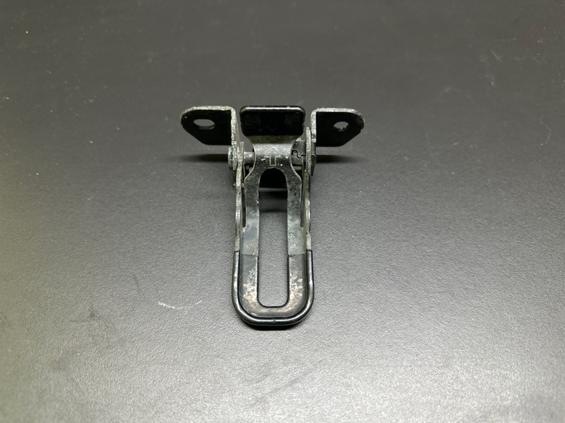 Петля замка капота TOYOTA PRIUS - 30 09-17 53550-47011 Б/У