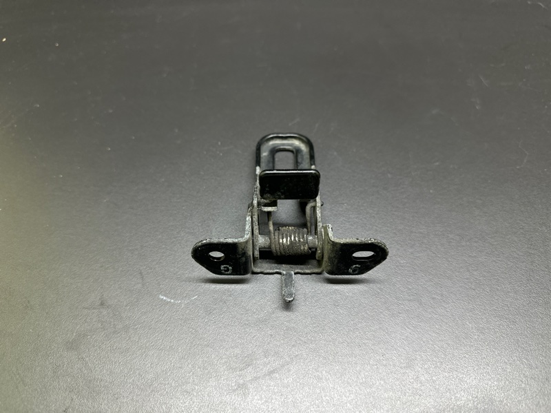 Петля замка капота PRIUS - 30 09-17