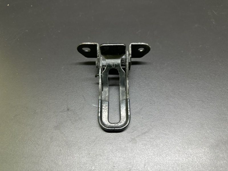 Петля замка капота TOYOTA PRIUS - 30 09-17 53550-47011 Б/У