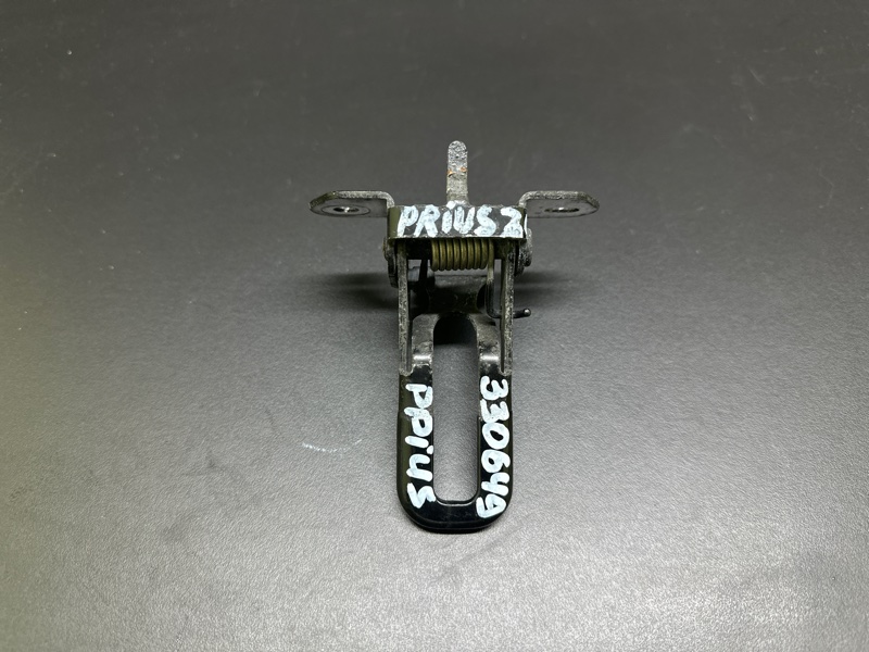 Петля замка капота TOYOTA PRIUS - 30 09-17